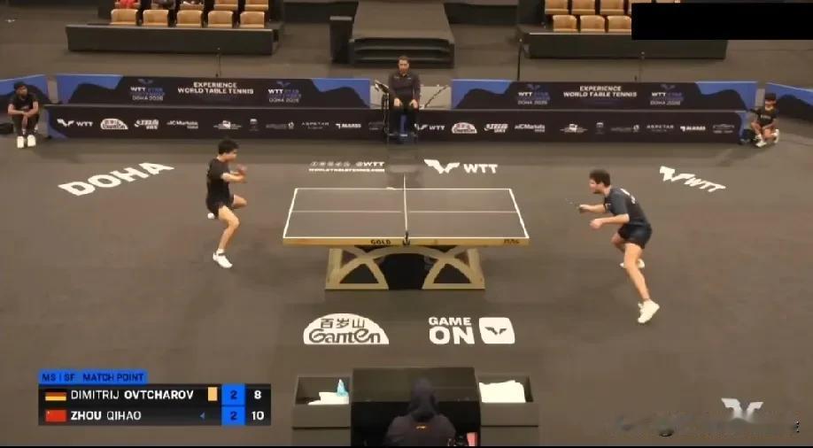 周启豪在这次多哈球挑的比赛中，对战塔卡、梁靖崑、蓧冢大登、黄友政、奥恰洛夫。一路