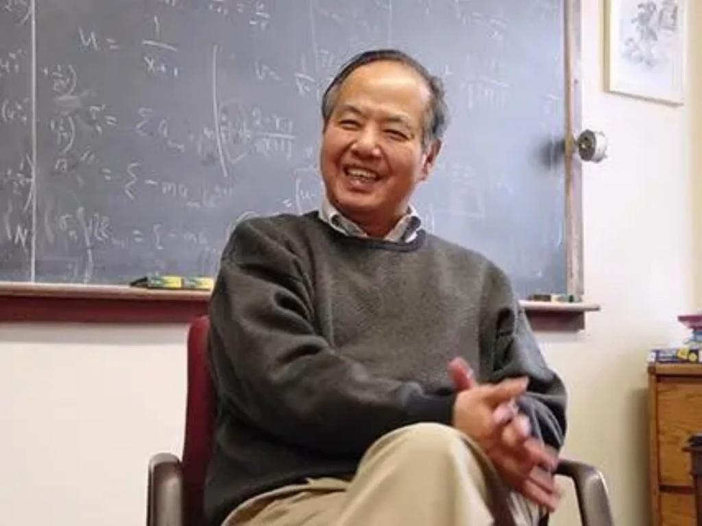 1946年，老师突然问到：“太阳中心的温度是多少？”李政道脱口而道：“我从书上看