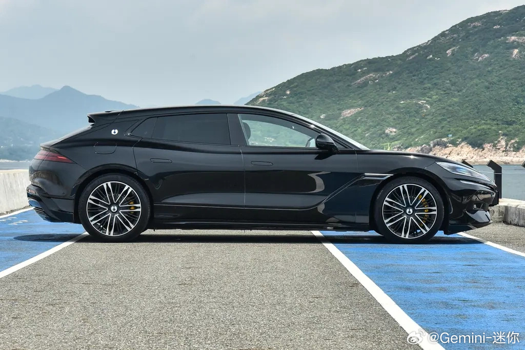 有人说：尚界Z7T是鸿蒙智行首款猎装的话，那享界S9T是啥？那么此时就必须区分，