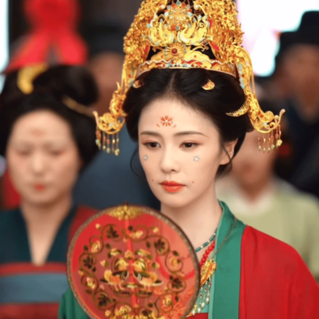 假饼。不如等看白鹿莫离的首发预告。叶璃可是个很“疯”的人设。看似柔柔弱弱手无缚鸡