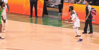 裁判对辽宁偏心偏向，塔奴母队小动作贼多，输球后等着挨骂难避免辽宁主场球迷喊声