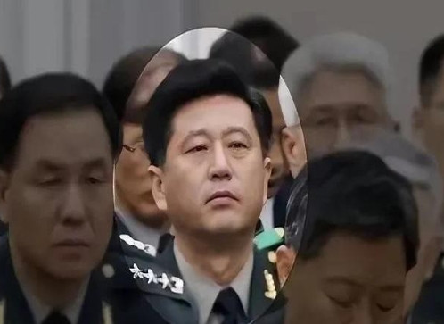 韩国警方在总统尹锡悦非法戒严大将卢尚元的家中搜出一本手册，里面详细记载了戒严之后