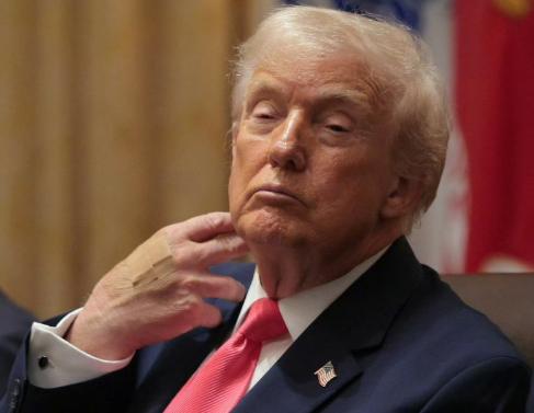 特朗普透露，因为贸易逆差，他原本打算对瑞士征收30％关税的。但瑞士总统在通话