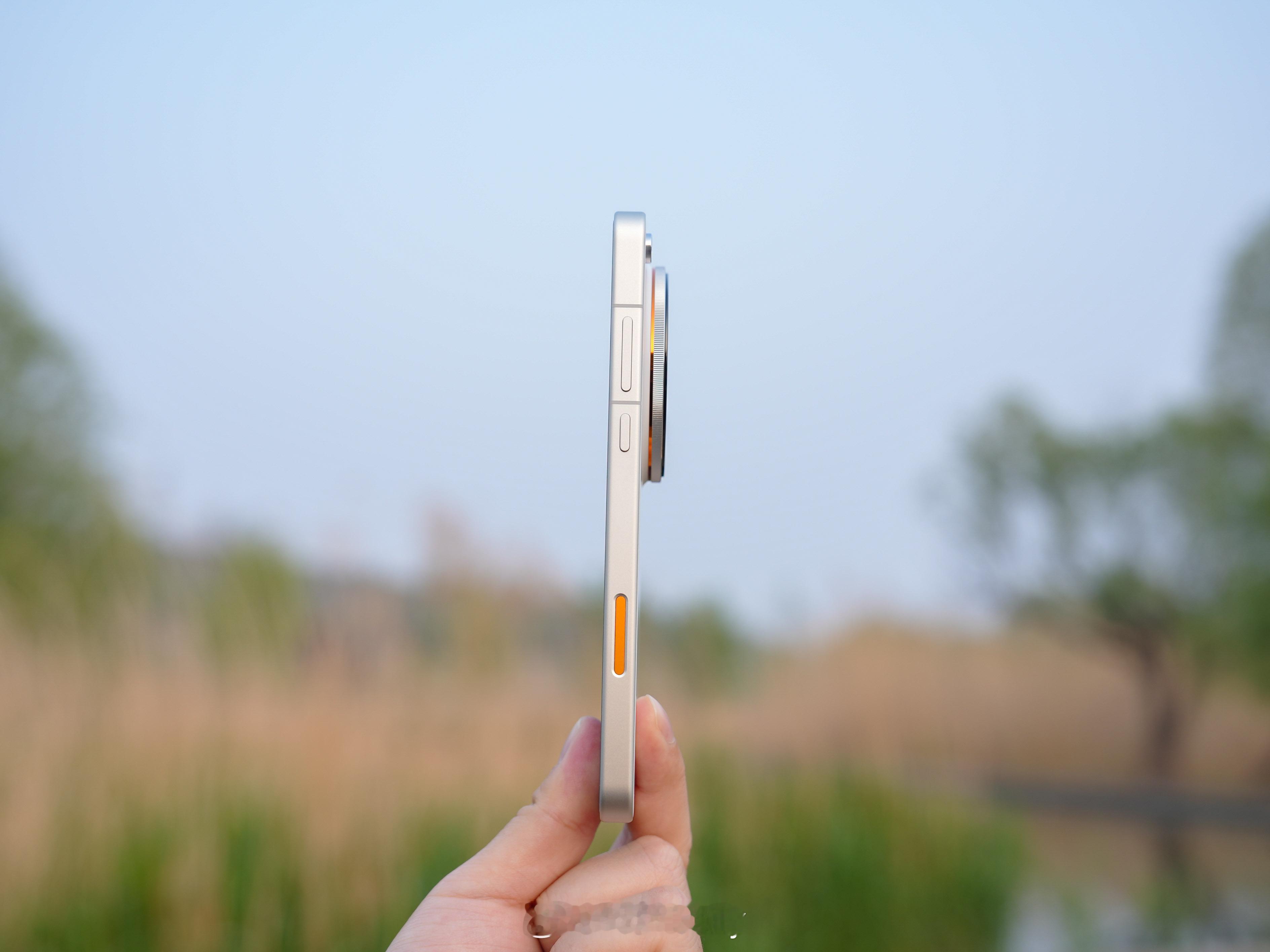 来一组OPPOFindX9Ultra的开箱实拍，极地冰川不一样的白色。冷静