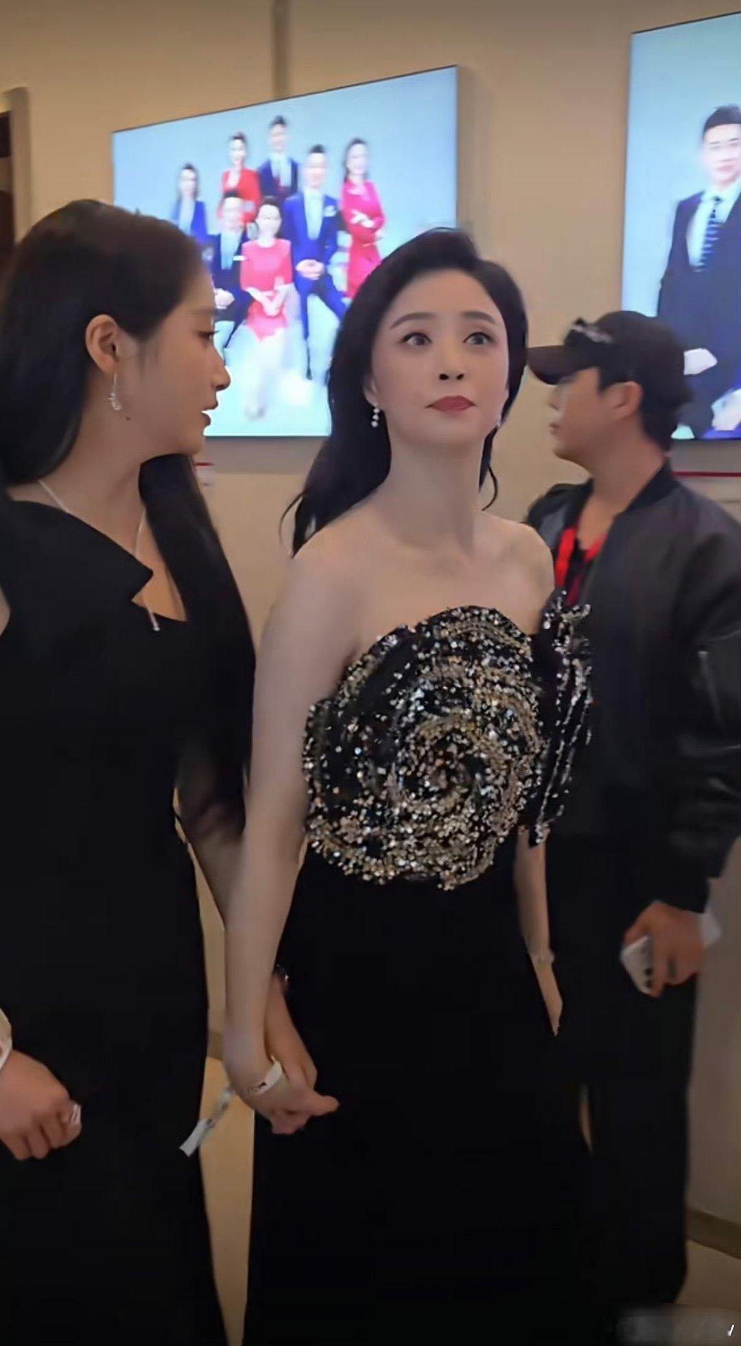 蒋欣关晓彤妈妈带着你今天最好嗑的不是cp，是小巷人家的母女情，我的年度电视剧