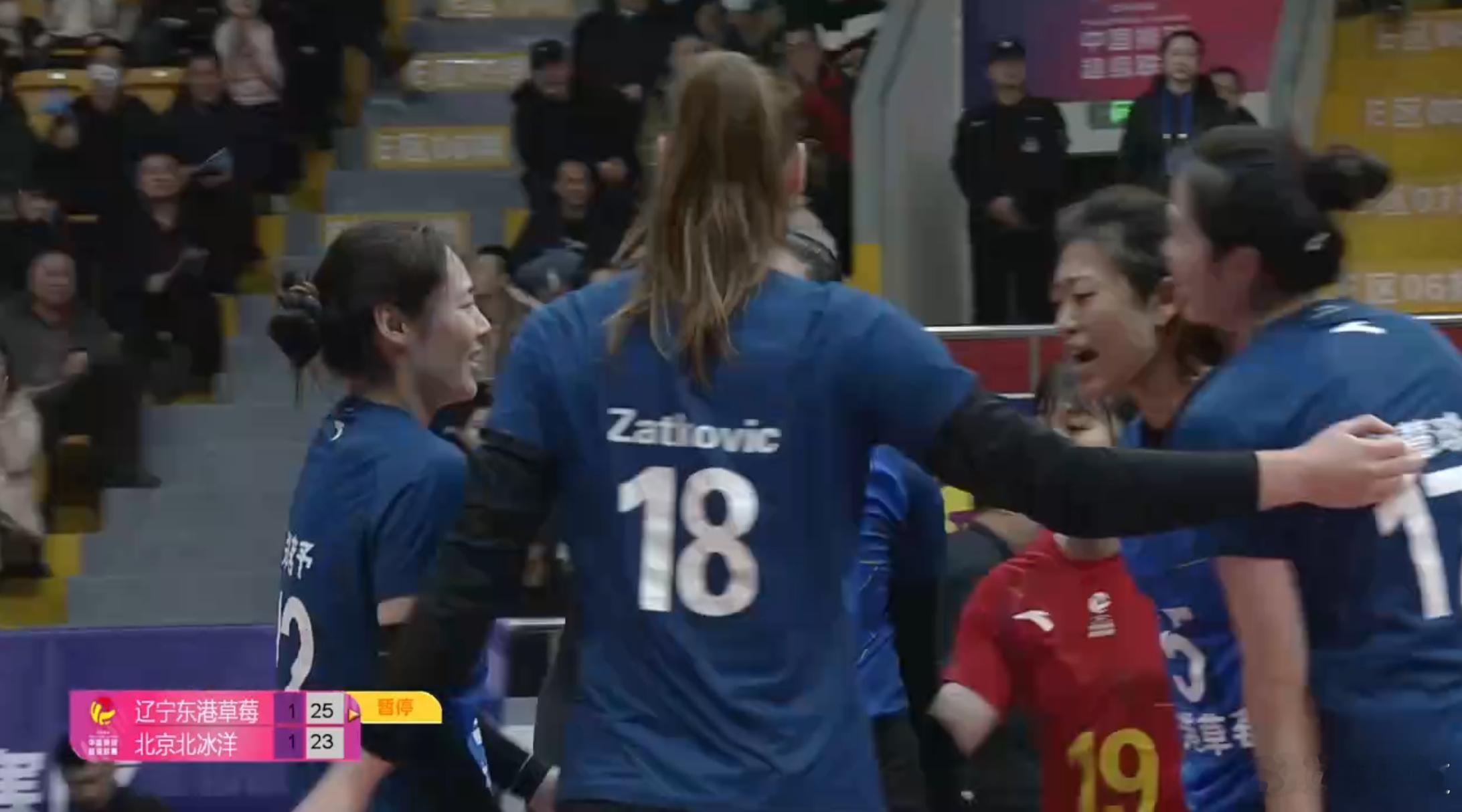 排超联赛2025-2026中国排球超级联赛前三局：辽宁女排2-1（25-18/