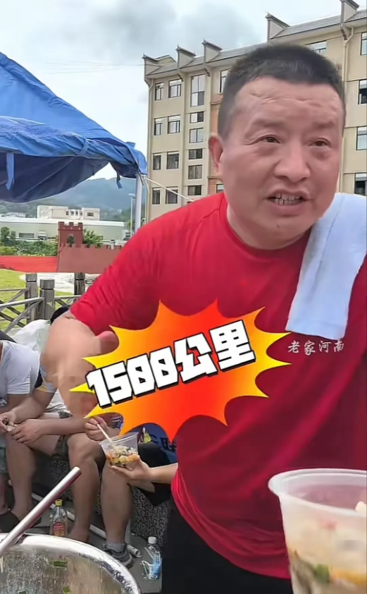 这位河南大哥太让人暖心了！央视新闻报道，6月29日，一位河南男子开车1500公里