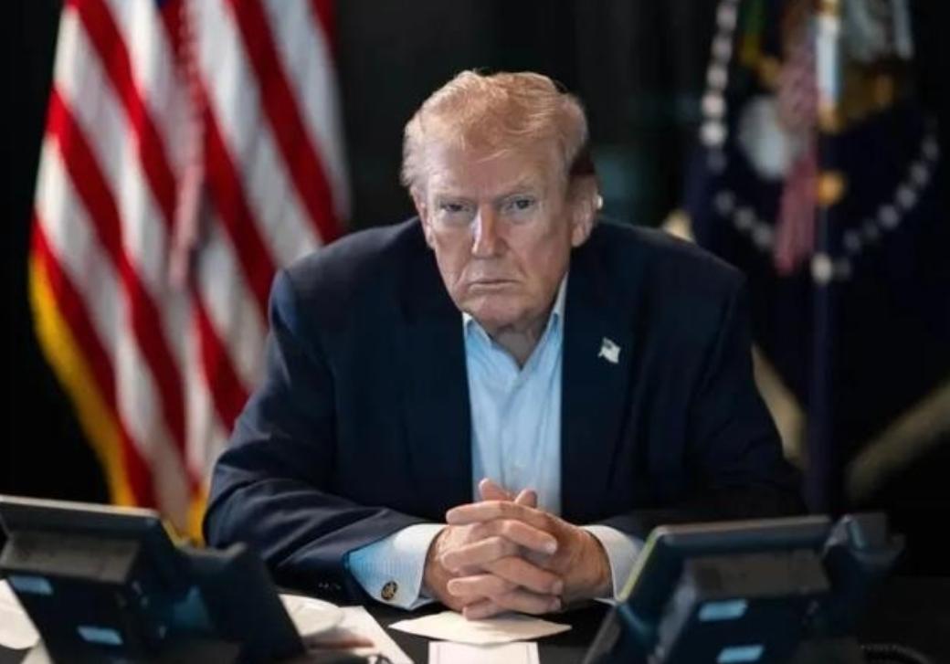 美军重兵封锁伊朗！36小时切断海上贸易，伊方为何零开火？这可不是怕了，而是