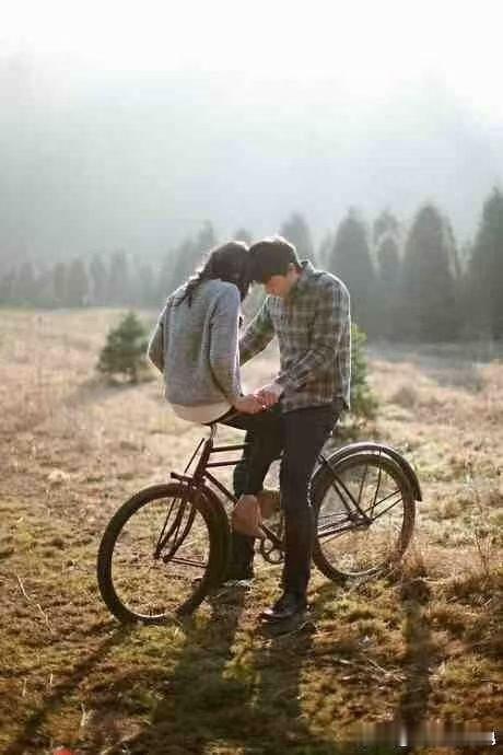 从一个女人来看她背后的男人，就大致能看清这个男人是怎样子的，你信吗？一般从女人的