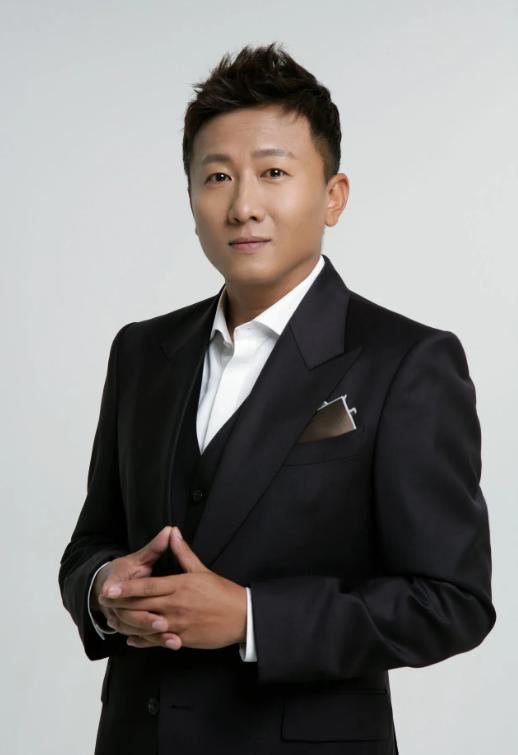 杨雨婷快临盆时，房子斌问医生："能不能上午生，我赶时间！"医生一个白眼："你以