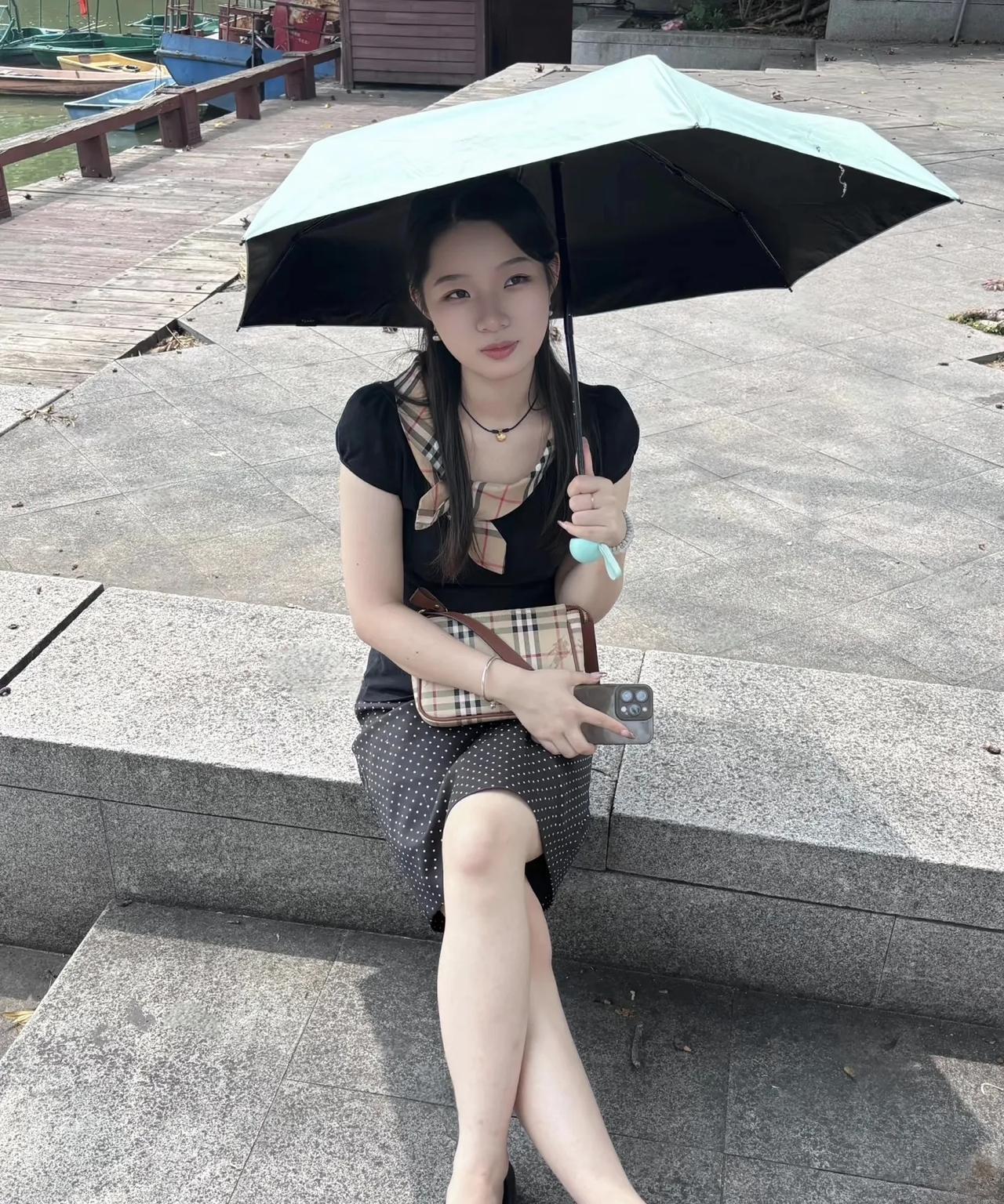 女同事去年才结的婚，这段时间就在闹离婚了，原因是她老公隐瞒了他婚前欠了38万的债