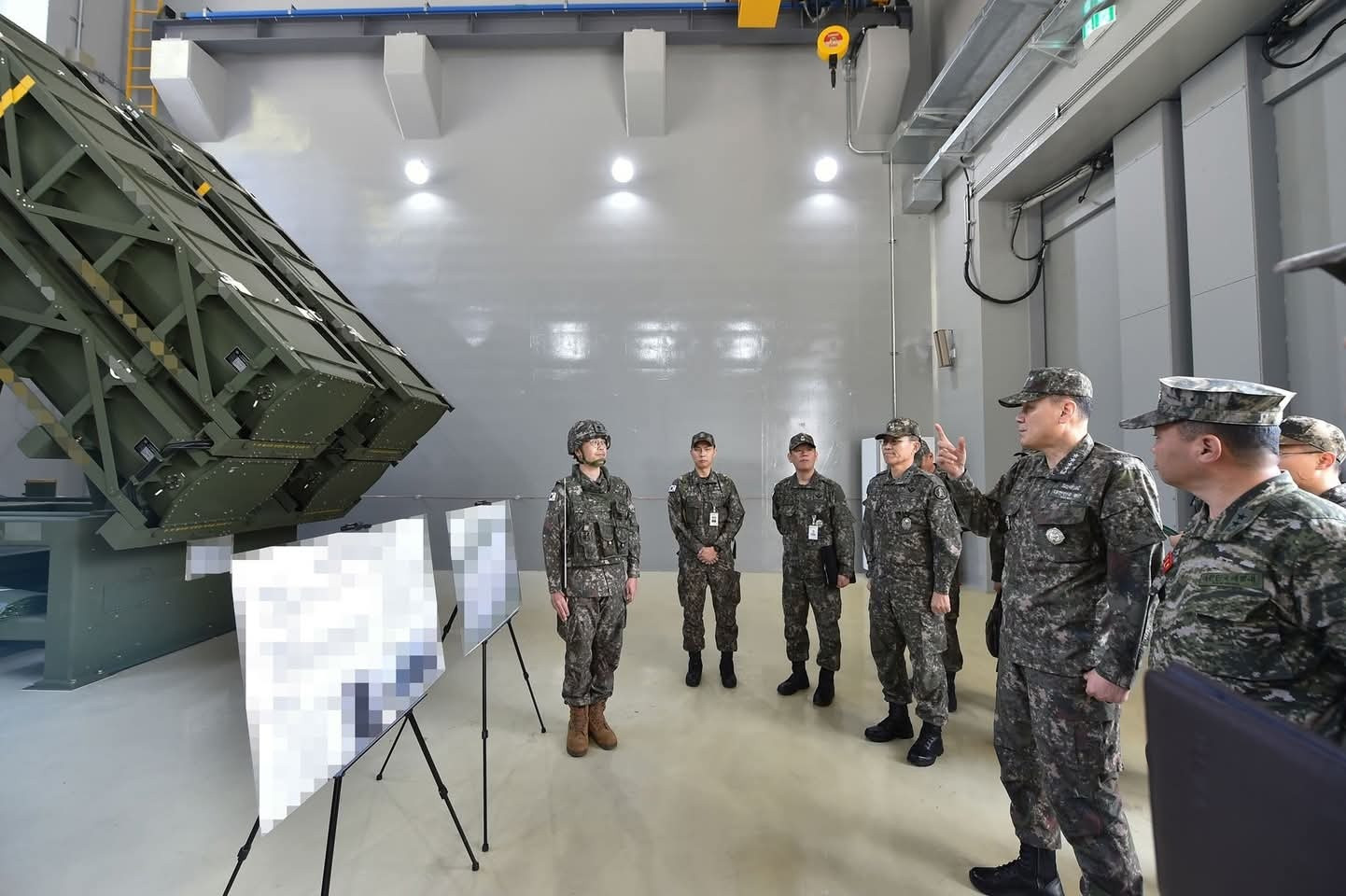 每天认识一件兵器韩国陆军首次公开其“战术地对地导弹一型”（KTSSM-I）阵地