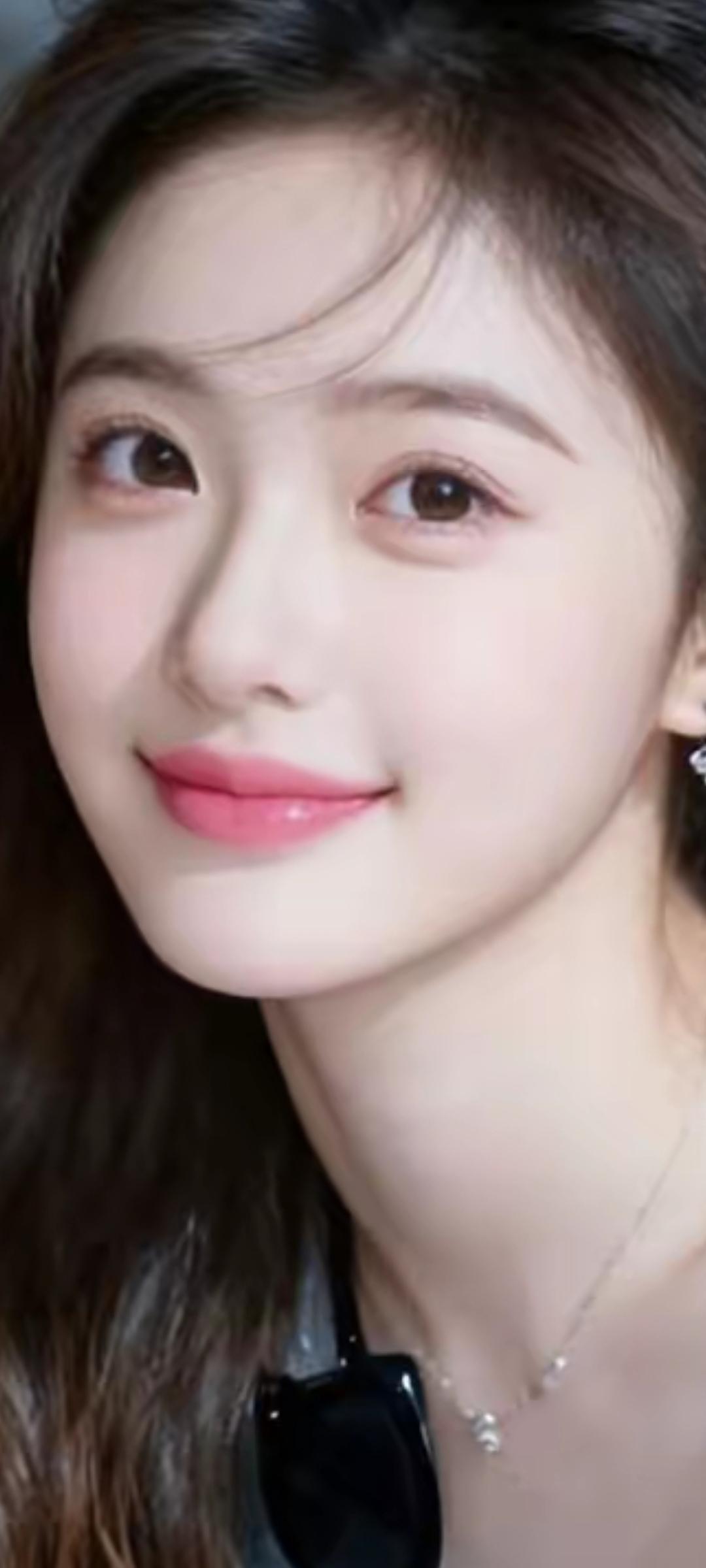 甜美少女风，清新自然，温柔笑容，时尚配饰，元气满满！🌸💖👸🏻