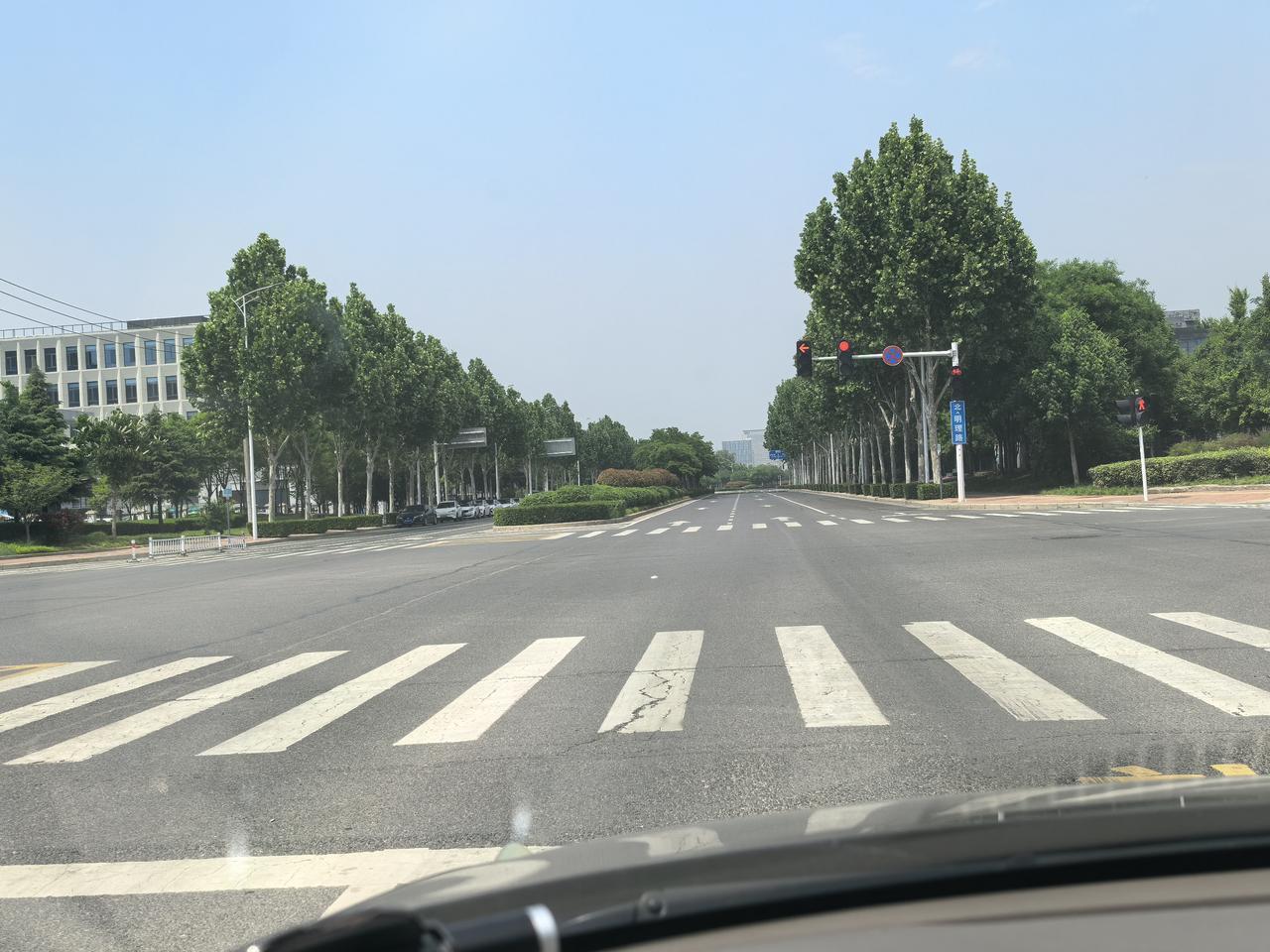 郑州“一路多名”很离谱，一节一个名字，不懂为啥不用一个名字，让外地人摸不着北。很