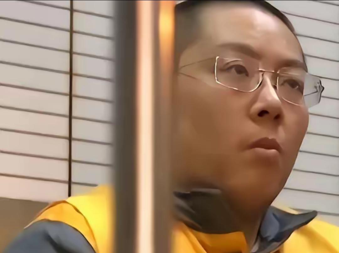 谁能想到当初风光无限的金融大佬，背地里竟然如此疯狂敛财挥霍，坑惨了无数普通家庭！