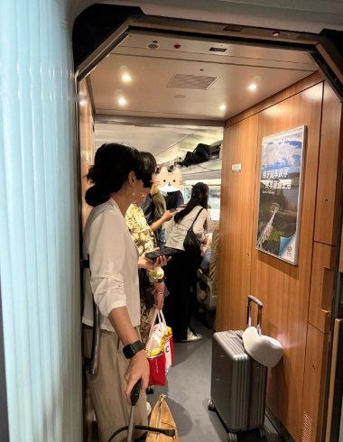【多名乘客二等座变无座】12306回应二等座变无座8月29日，李女士向记者反映