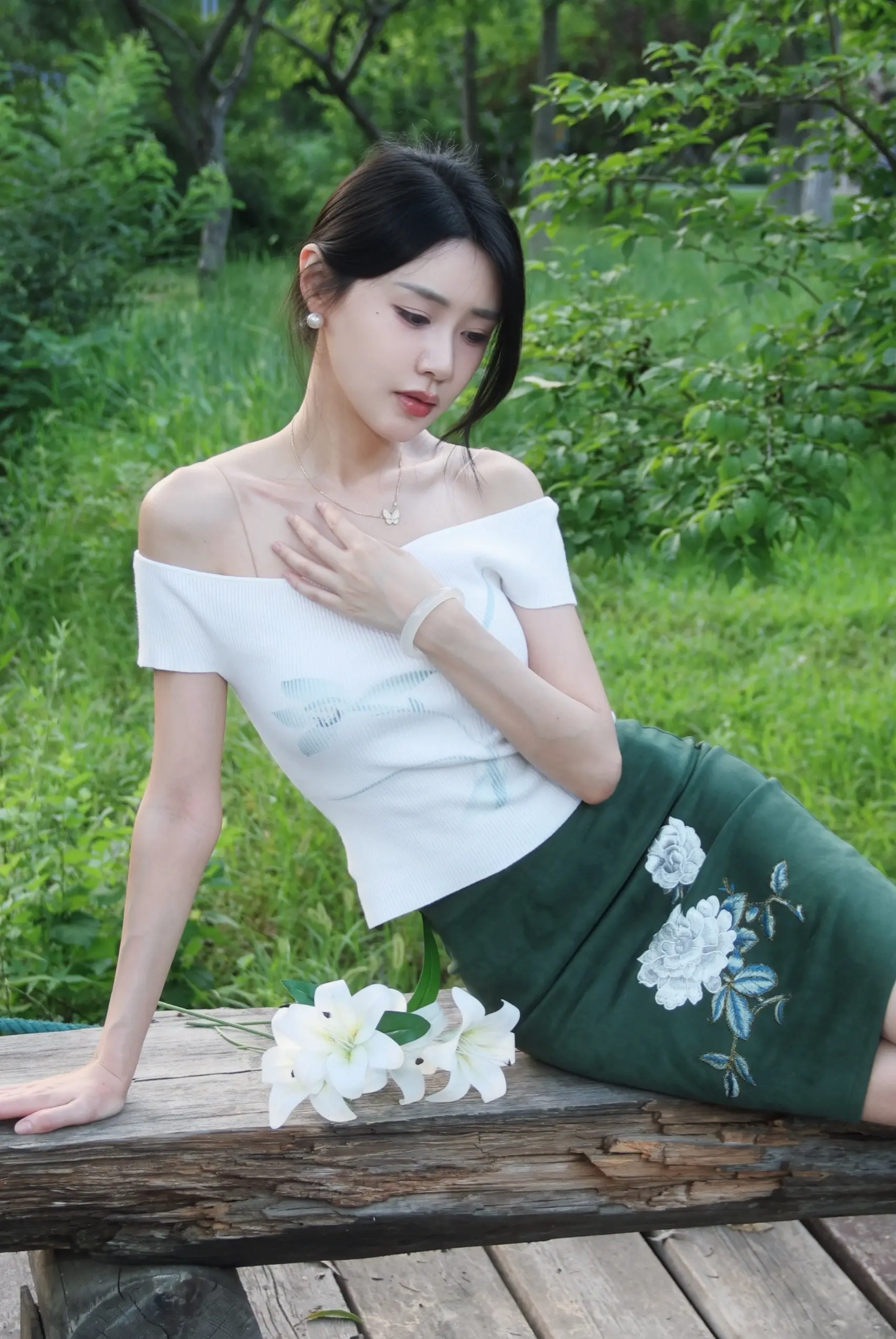 相思本是无凭语 莫向花笺费泪行。