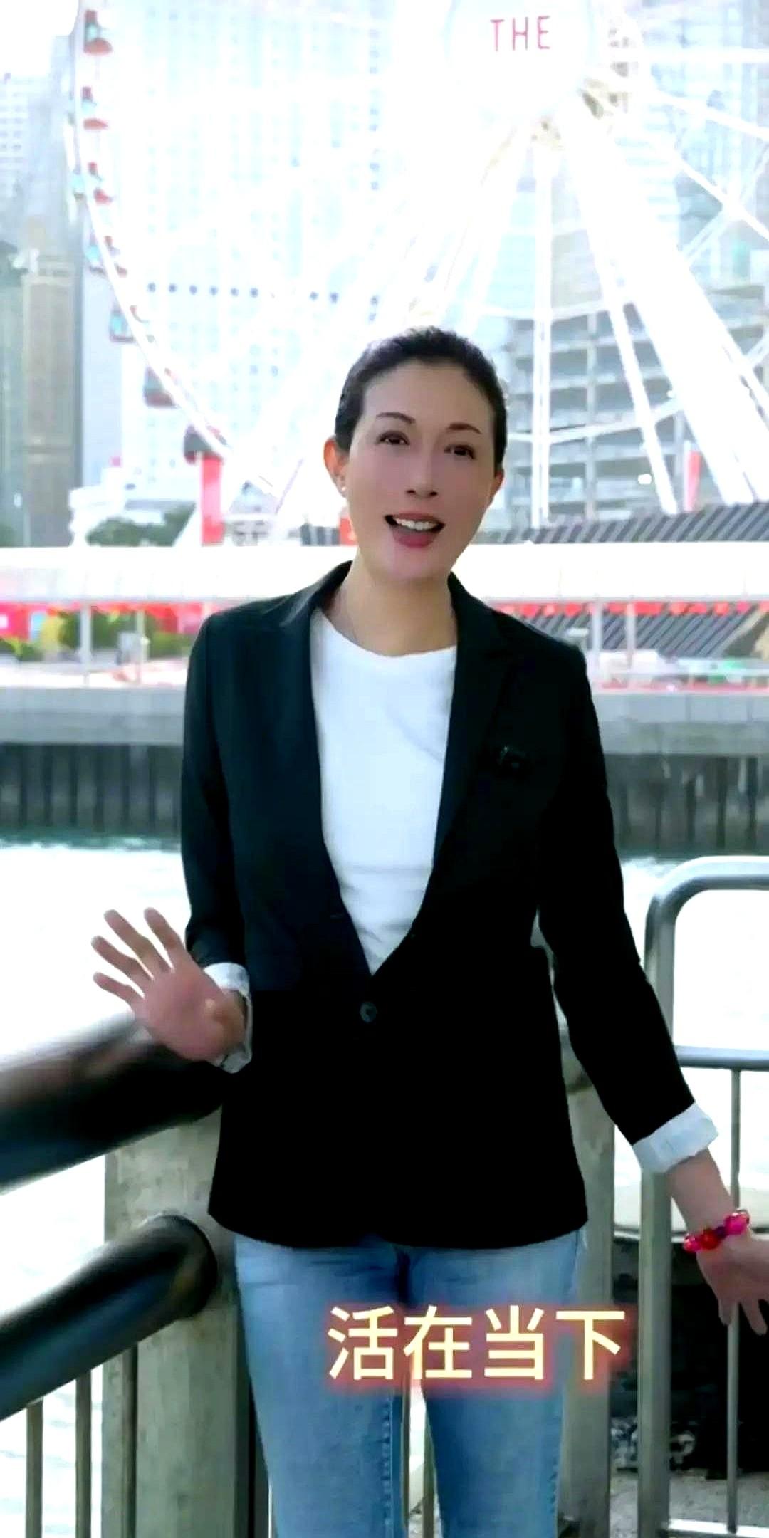 刷到吴绮莉的直播，五十多岁的人了，在镜头前教人煲汤。她说自己跟过去和解了，但这话