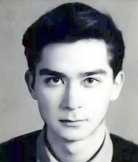 1963年，中国石油专家王德民教授因为长得太帅，被很多女生倒追，他却不胜其烦，便