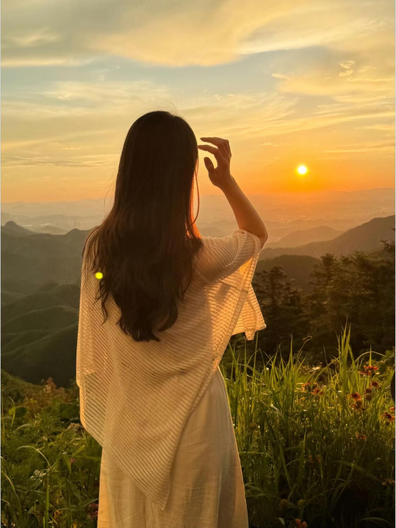 发现了没有越是独来独往不愿社交的越清楚自己想要什么。他们不往人堆里凑