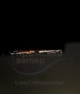 克里米亚大桥受到攻击并起火。破晓时分，乌军再次对克里米亚的刻赤市发动大规模无人机