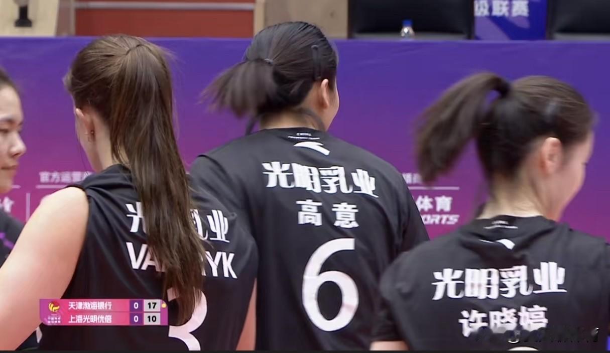 娜塔莉娅满血复活，左手包的那么严实，快缠成木乃伊了[捂脸哭]那么严重，真的够拼的，