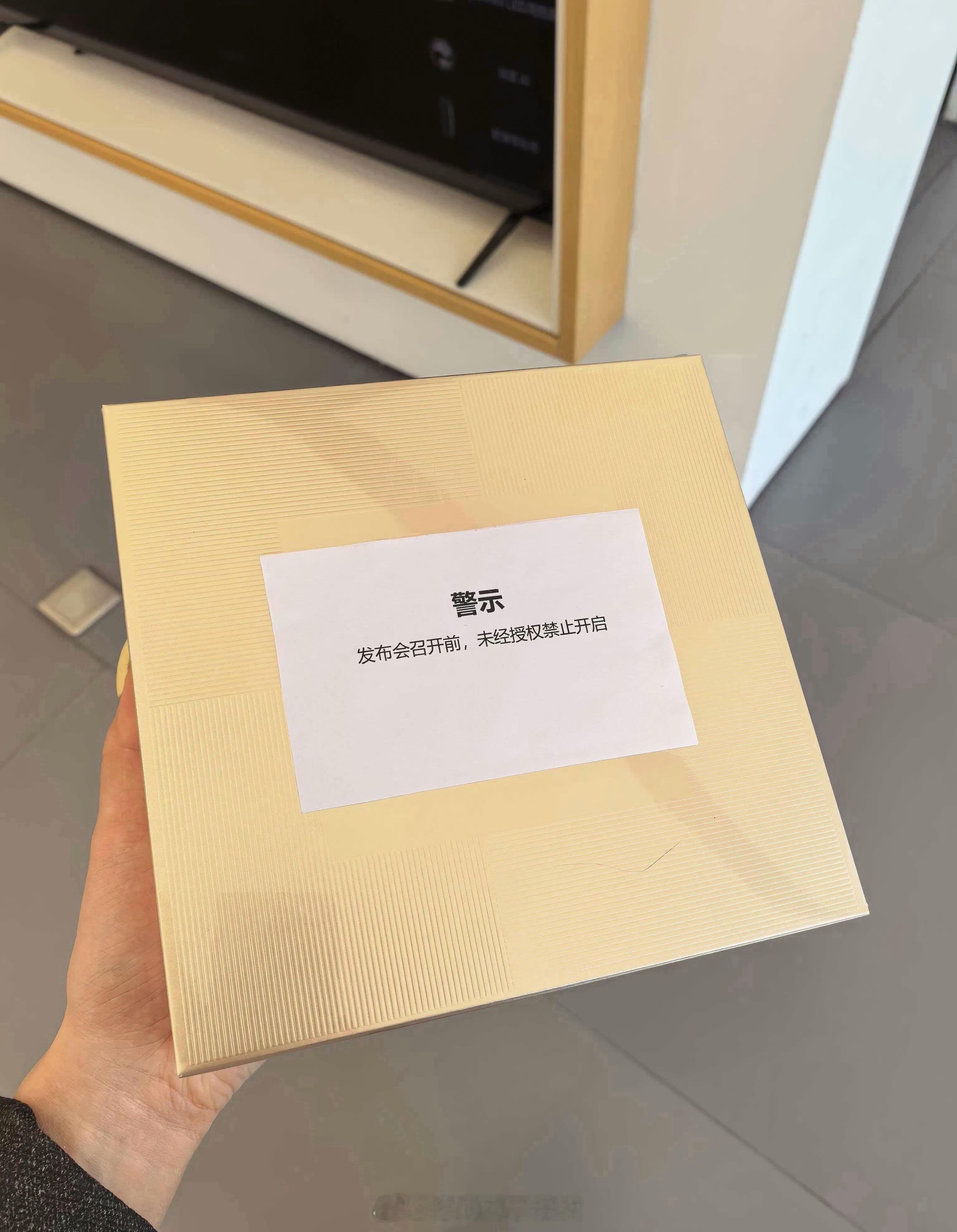 华为还有更大的Pura原来折叠屏的“阔”，真的没有尽头。之前就觉得，折叠屏的核