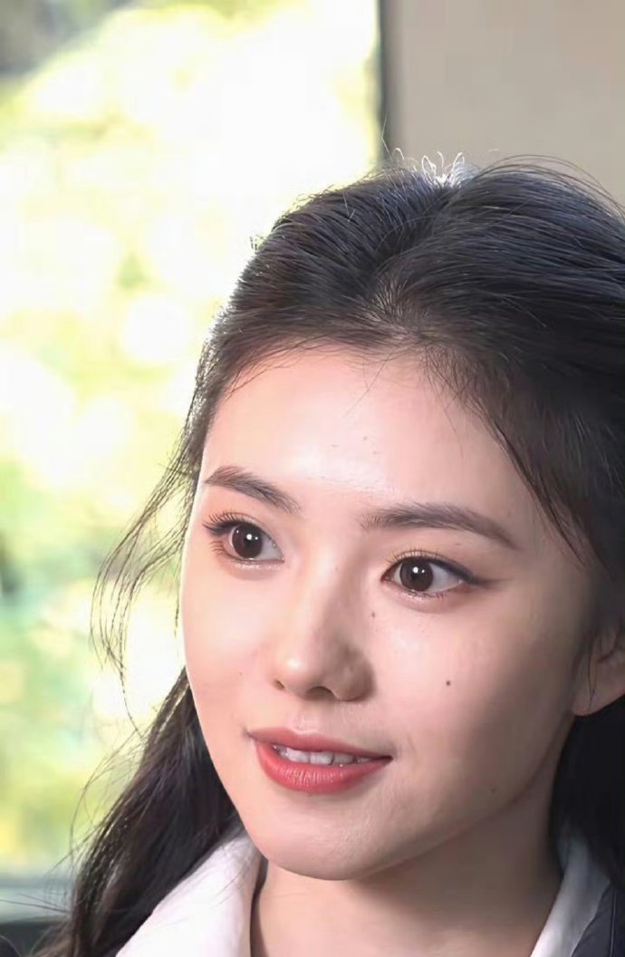 刘浩存根本不怕高清怼脸拍啊，这脸太精致了！​​​​