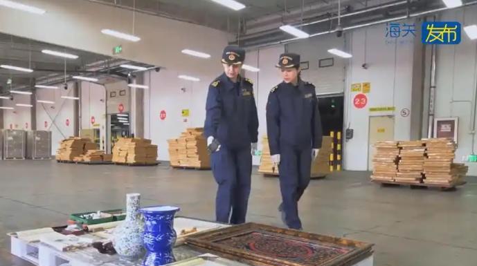 胆大包天！5月5日，天津某出口企业妄图“偷天换日”，申报出口到美国的是普通椅子和