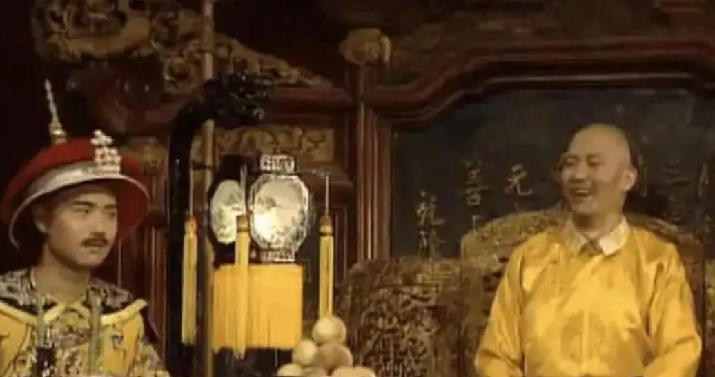 嘉庆熬乾隆的策略其实很棒，只要乾隆活着一天，他就对乾隆言听计从。因为毕竟乾隆快9