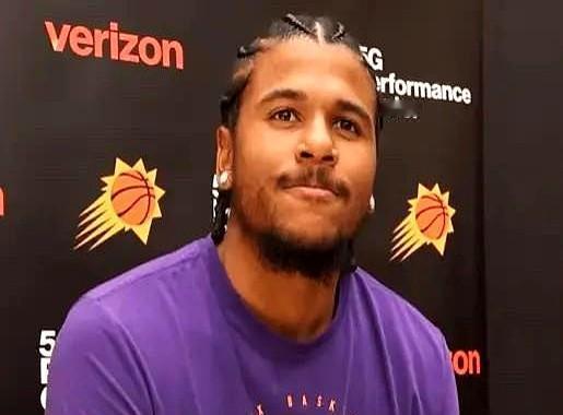 杰伦-格林这心里肯定憋着火呢。堂堂一个榜眼，被老东家火箭队说不要就不要了，这口气