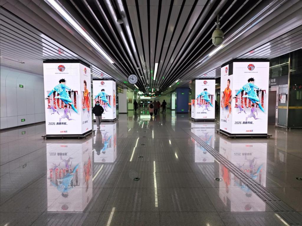 青岛地铁杀疯了！72小时为爱发电，把冷冰冰的轨道变成千万人的心动告白墙！当别