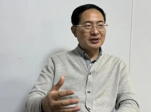 300万亏损背后，尿毒症患者的救命工厂还能走多远？楼上缝纫机轰鸣，楼下透析机