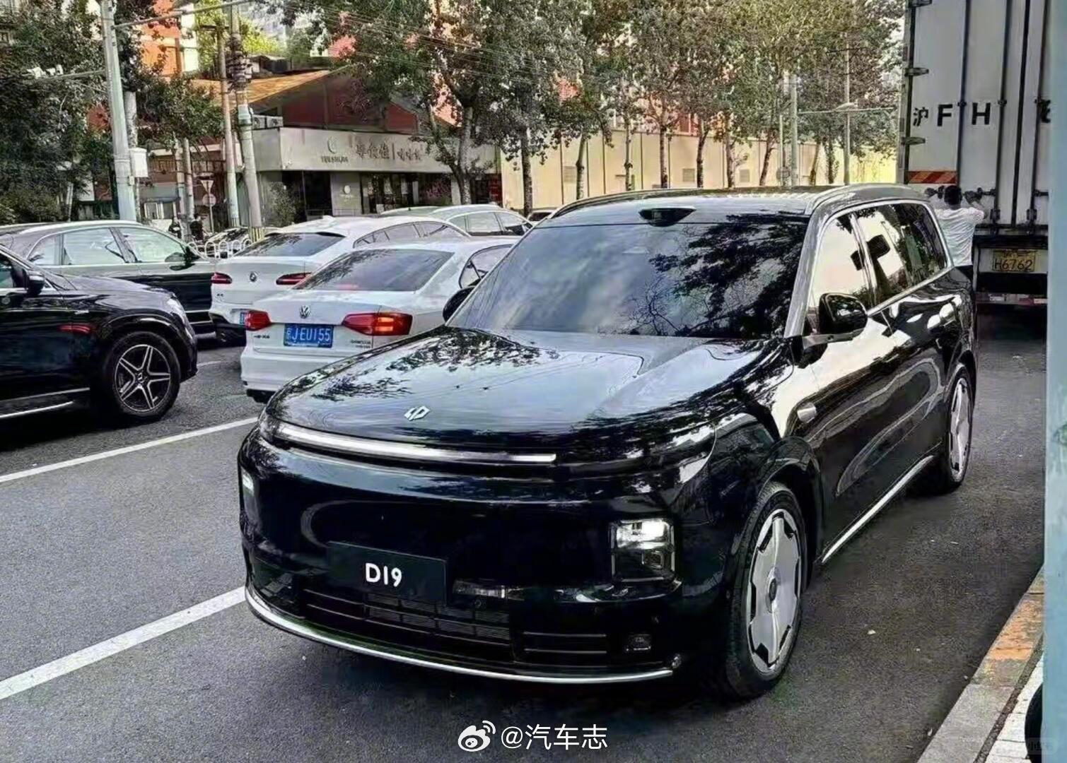 零跑全尺寸SUVD19曝光～你在它身上能看到几个9的影子？[doge][doge]​