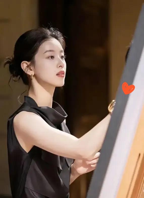 看了章泽天的播客，完全没了喜欢她的欲望，肚子里没货，还是书读少了。清华毕