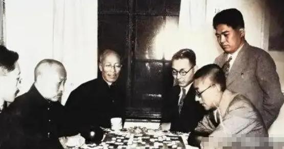 1925年，大军阀段祺瑞和一个11岁小孩下棋，结果被杀了个片甲不留，这让他既羞又