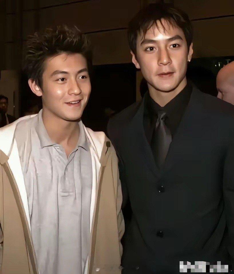 左边：你以为的香港顶流。右边：实际上香港的顶流。​​​