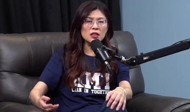 郑丽文又改口了，她说，我们是“一中宪法”，我们都是中国人。她说，台湾所有人，都是