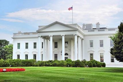 美国认为只要我不降息，中国就要爆雷了。中国觉得只要我忍一忍，美国就该降息了。华尔