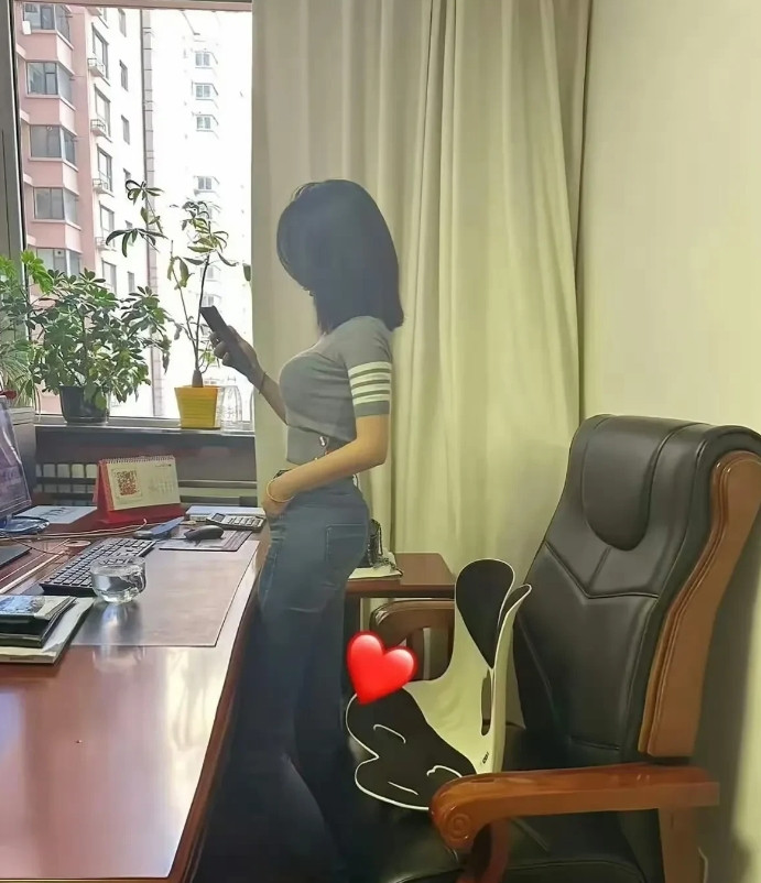 搞不懂她的职位凭什么比我高！