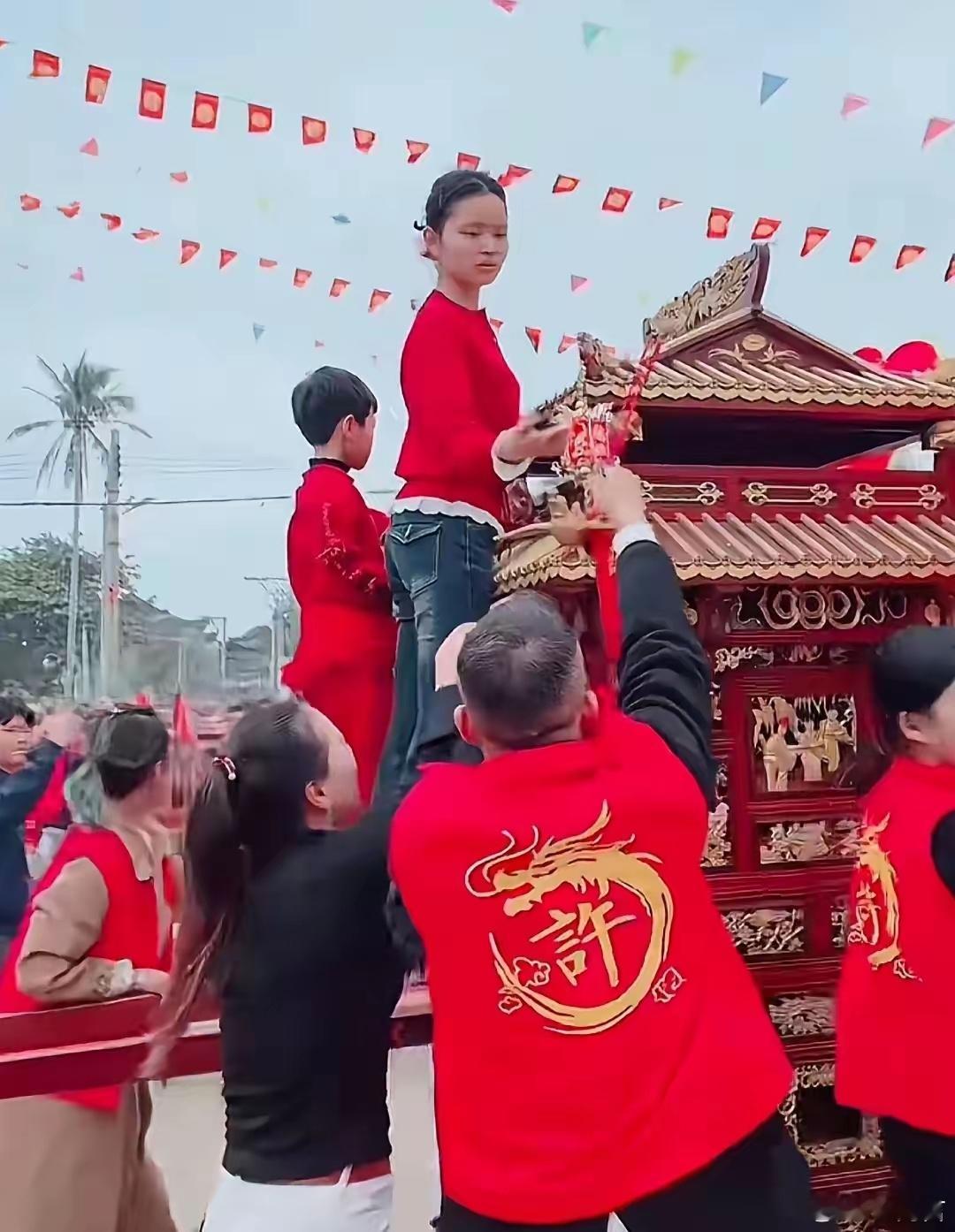 妈祖巡游反转最终出来辟谣的是官方通报，各大新闻媒体也已将事件详细经过报道出来。