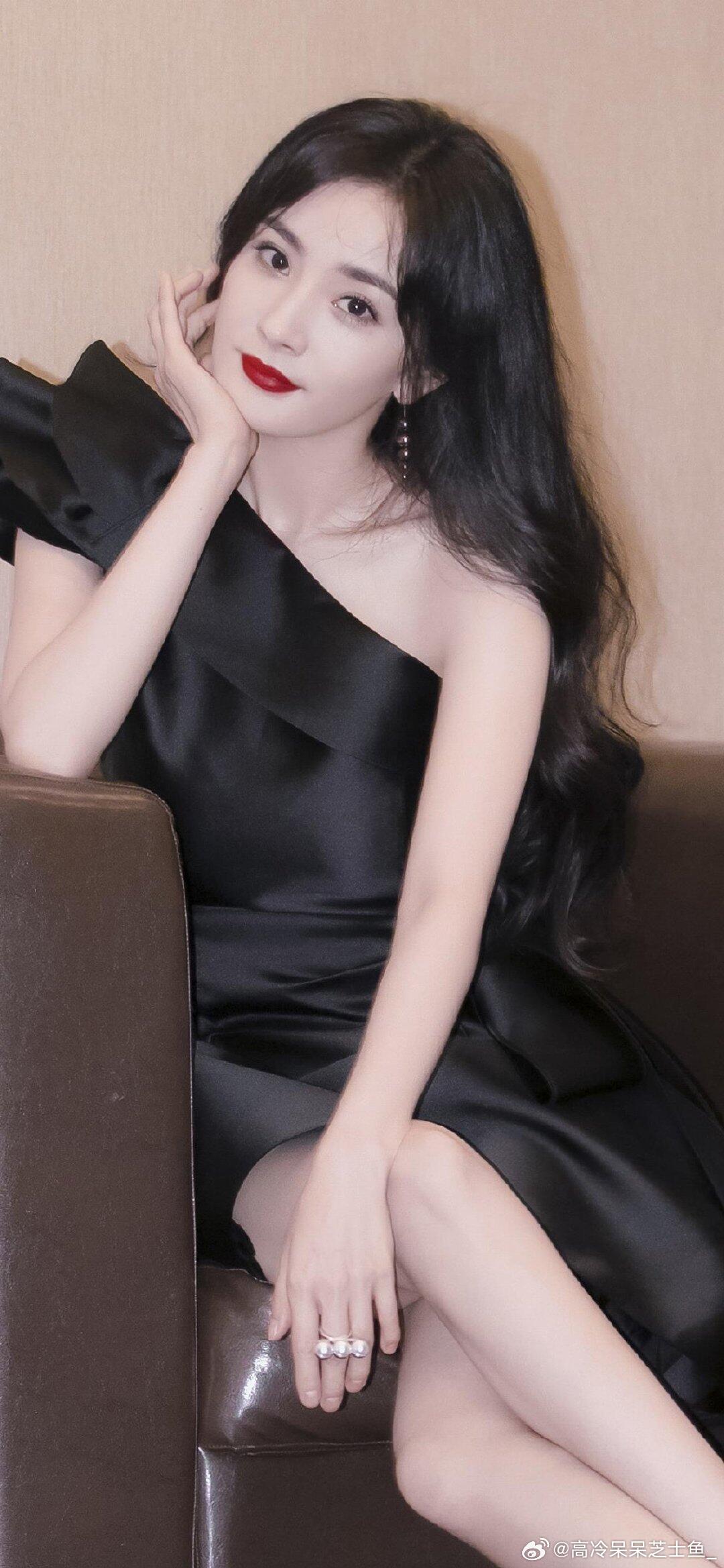杨幂本身就是顶顶好的人以前只觉得她情商高会说话，现在才懂她的清醒全是摔出来的，把