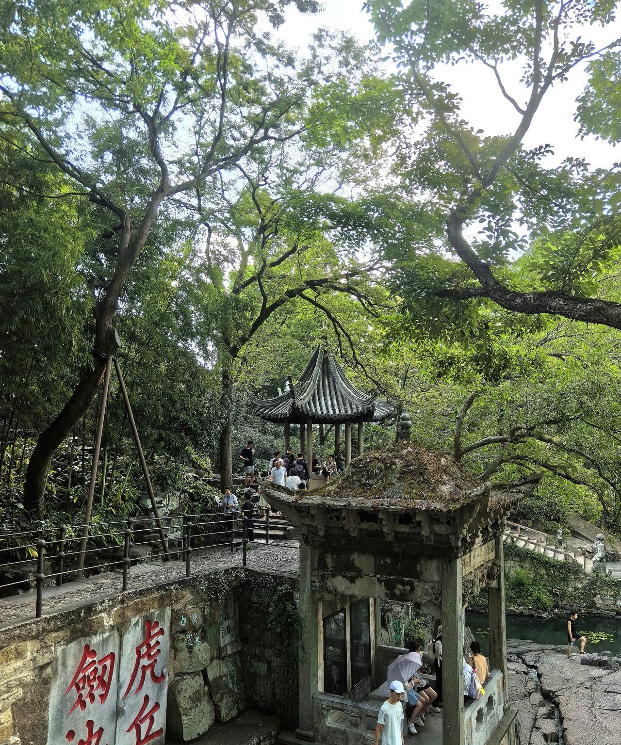 怎样做，才是真正的爱自己？心理专家武志红说：“爱是一种对别人深深的理解和接纳，