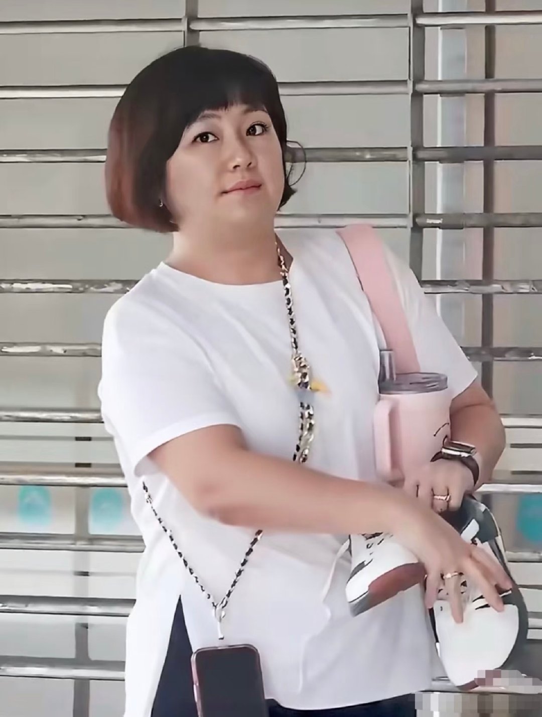 Selina回归家庭后，完全没有“女神”形象了！​