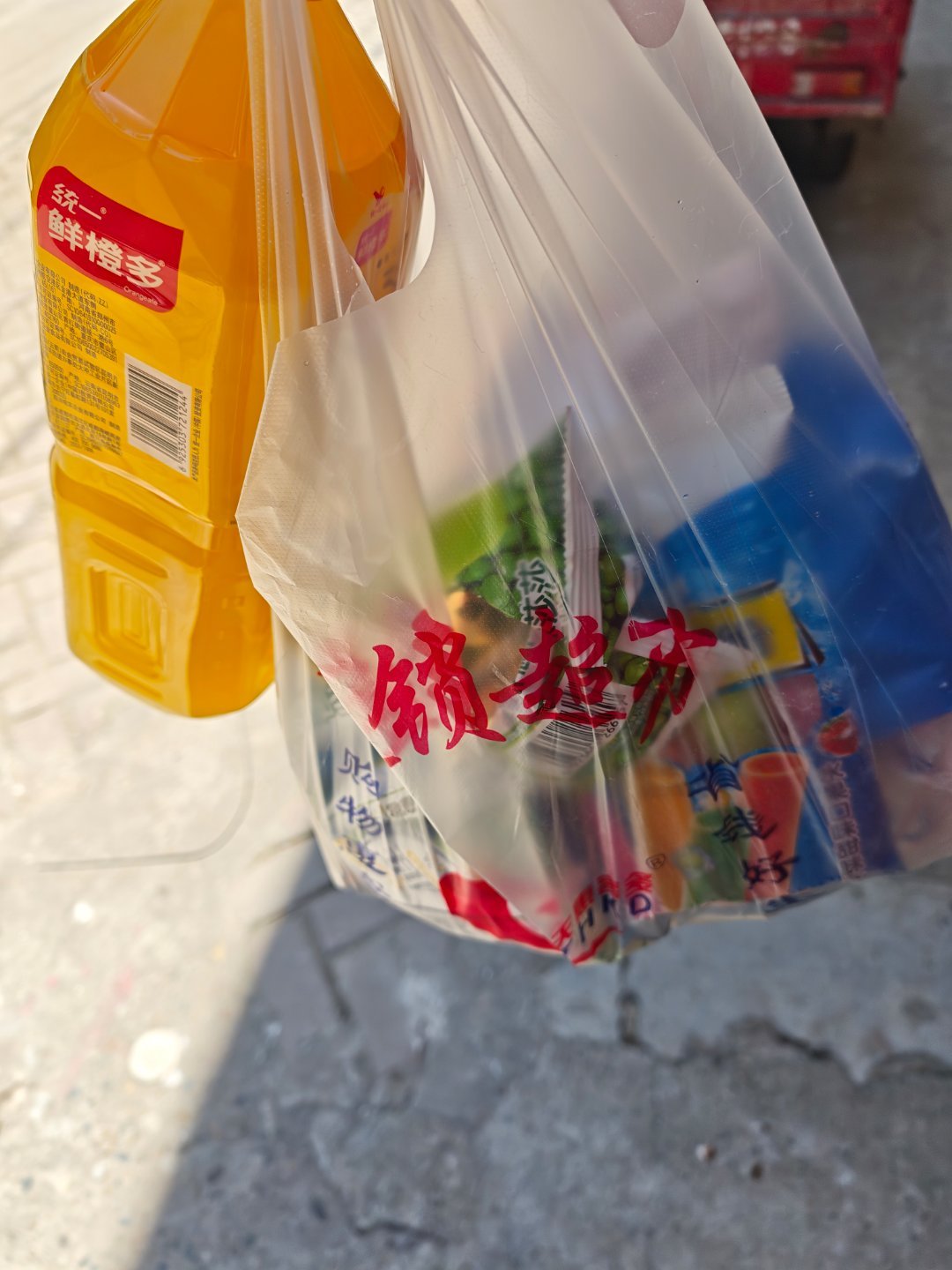 37度吃个雪糕压压热