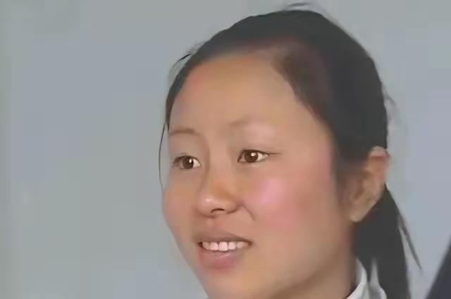 湖南一女子天生聋哑22年，嫁给一个疼她的丈夫，一日丈夫说：“我出去打会儿牌。”妻