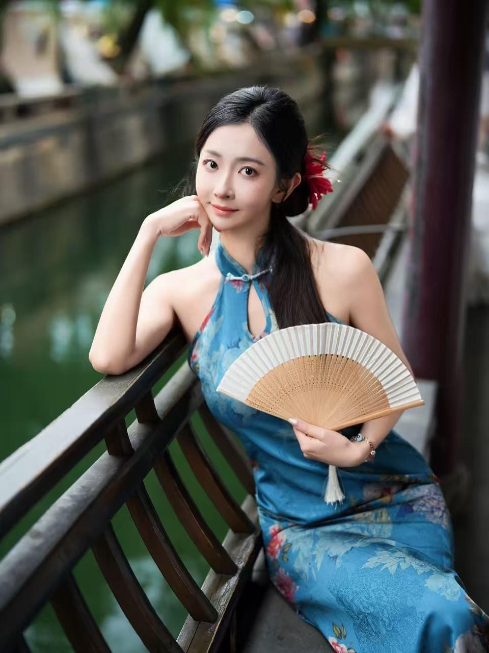 香港模特旗袍画报，婀娜多姿！
