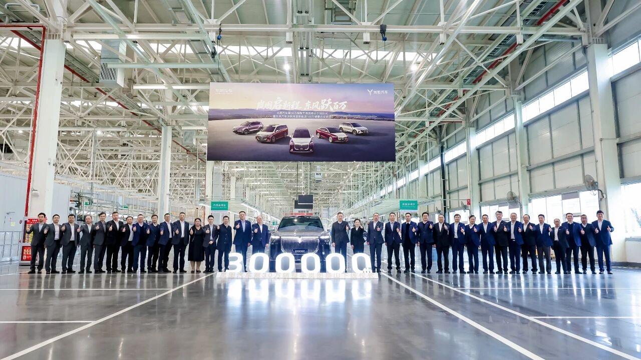 岚图第30万辆下线2025年11月10日以“岚图启新程东风跃百万”为主题，岚