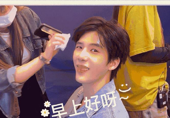 当红综艺正在批量生产“速朽偶像”，你发现了吗？黄景瑜，硬汉人设，综艺里却成了“