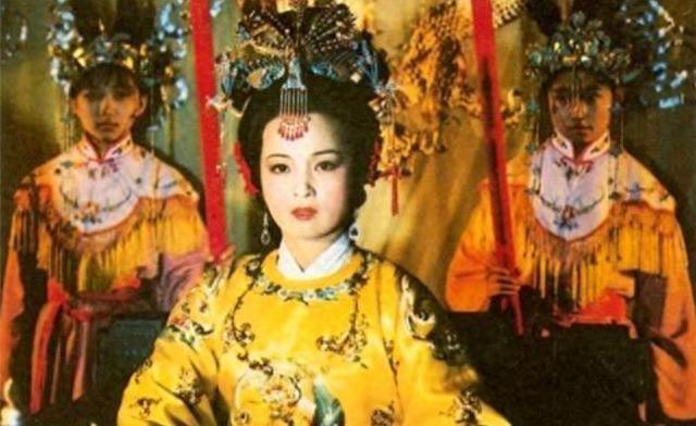 《红楼梦》里贾府四位小姐中，元春凭什么能够进入宫廷，而其他三位却未能如愿？乾隆